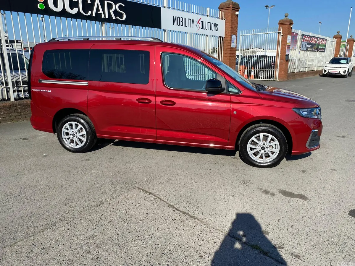 Ford Tourneo Connect MPV, Diesel, 2024, Red