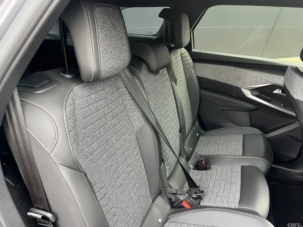 Peugeot 5008 MPV, Petrol Hybrid, 2026, Blue
