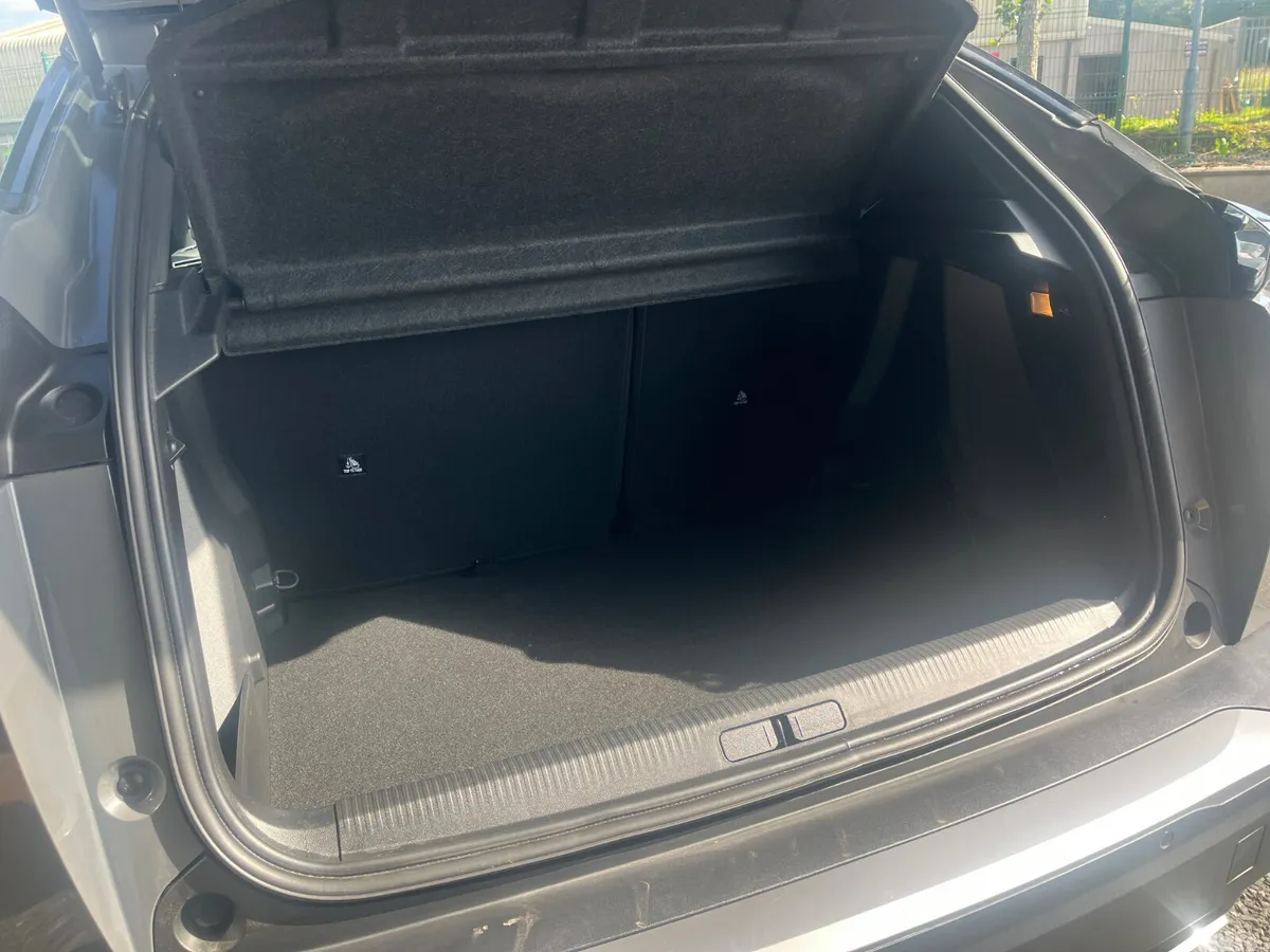 Peugeot 2008 MPV, Petrol Hybrid, 2026, Grey