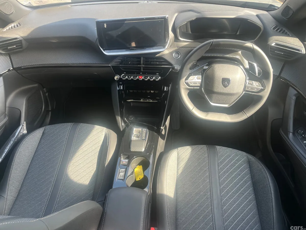 Peugeot 2008 MPV, Petrol Hybrid, 2026, Grey