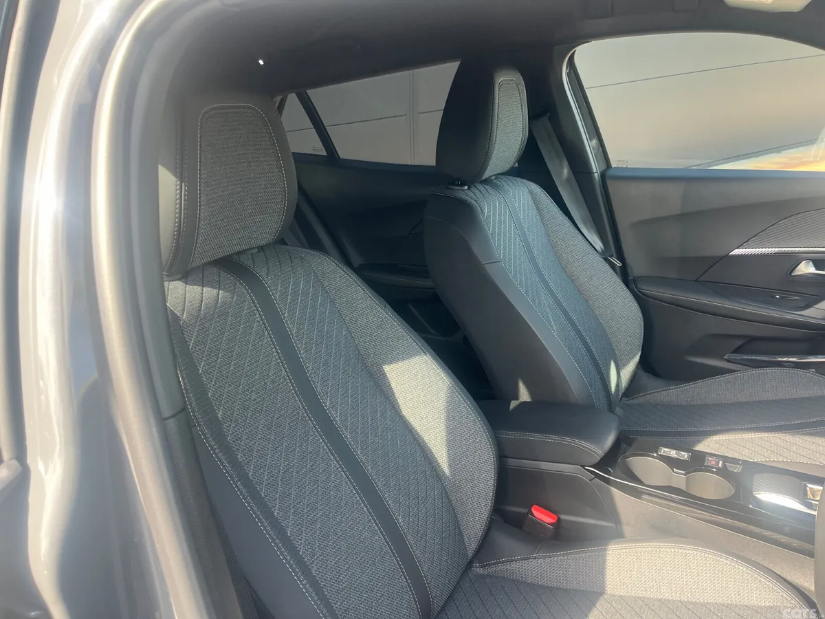 Peugeot 2008 MPV, Petrol Hybrid, 2026, Grey