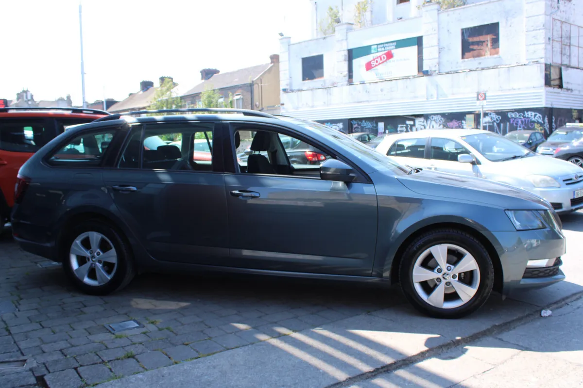 Skoda Octavia Estate, Diesel, 2019, Grey