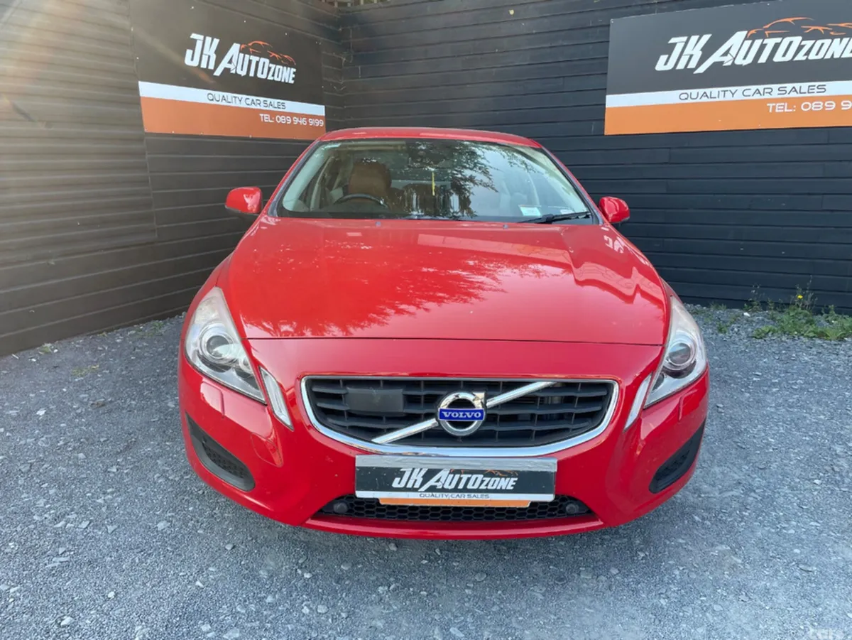 Volvo S60 Saloon, Petrol, 2013, Red