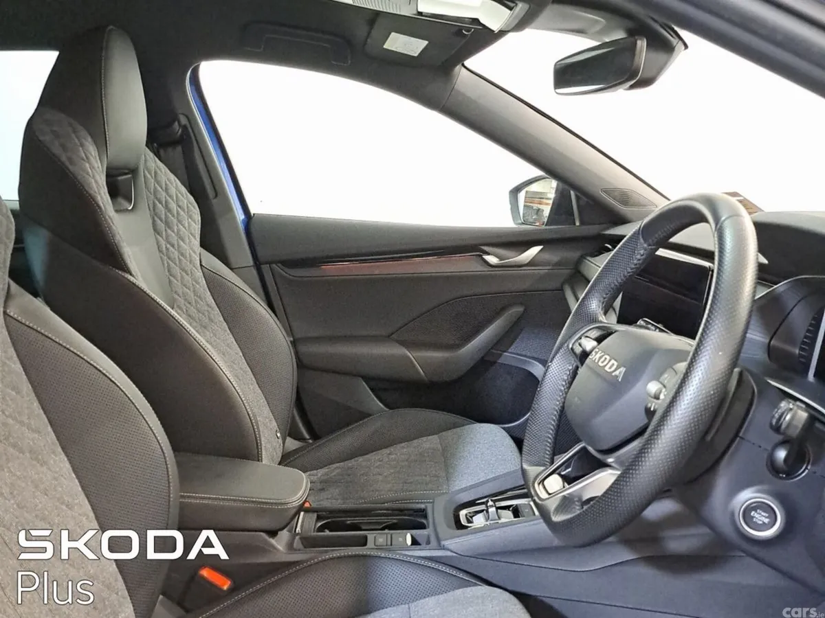 Skoda Octavia Saloon, Petrol, 2025, Blue