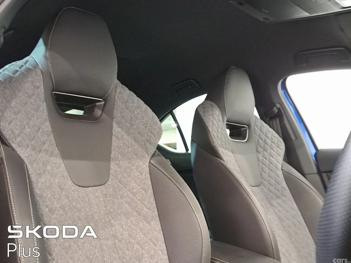 Skoda Octavia Saloon, Petrol, 2025, Blue