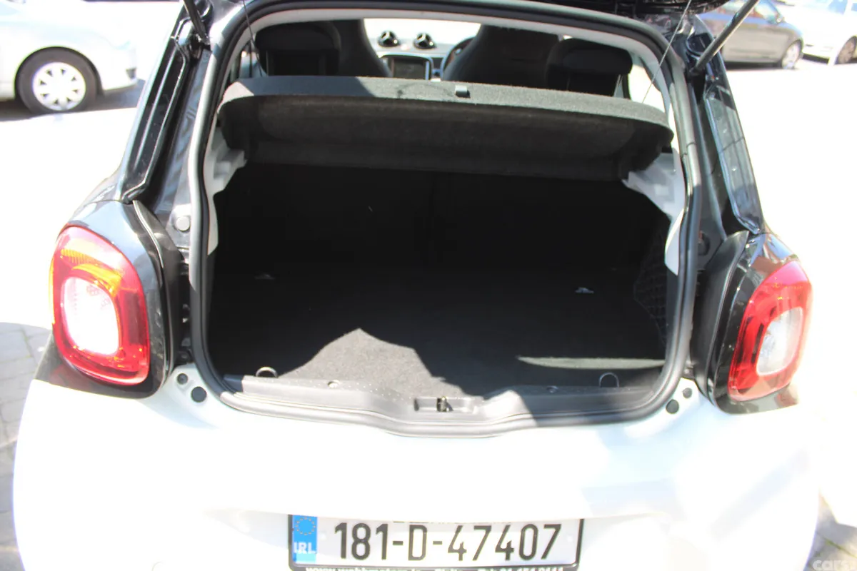 Smart Forfour Hatchback, Petrol, 2018, White