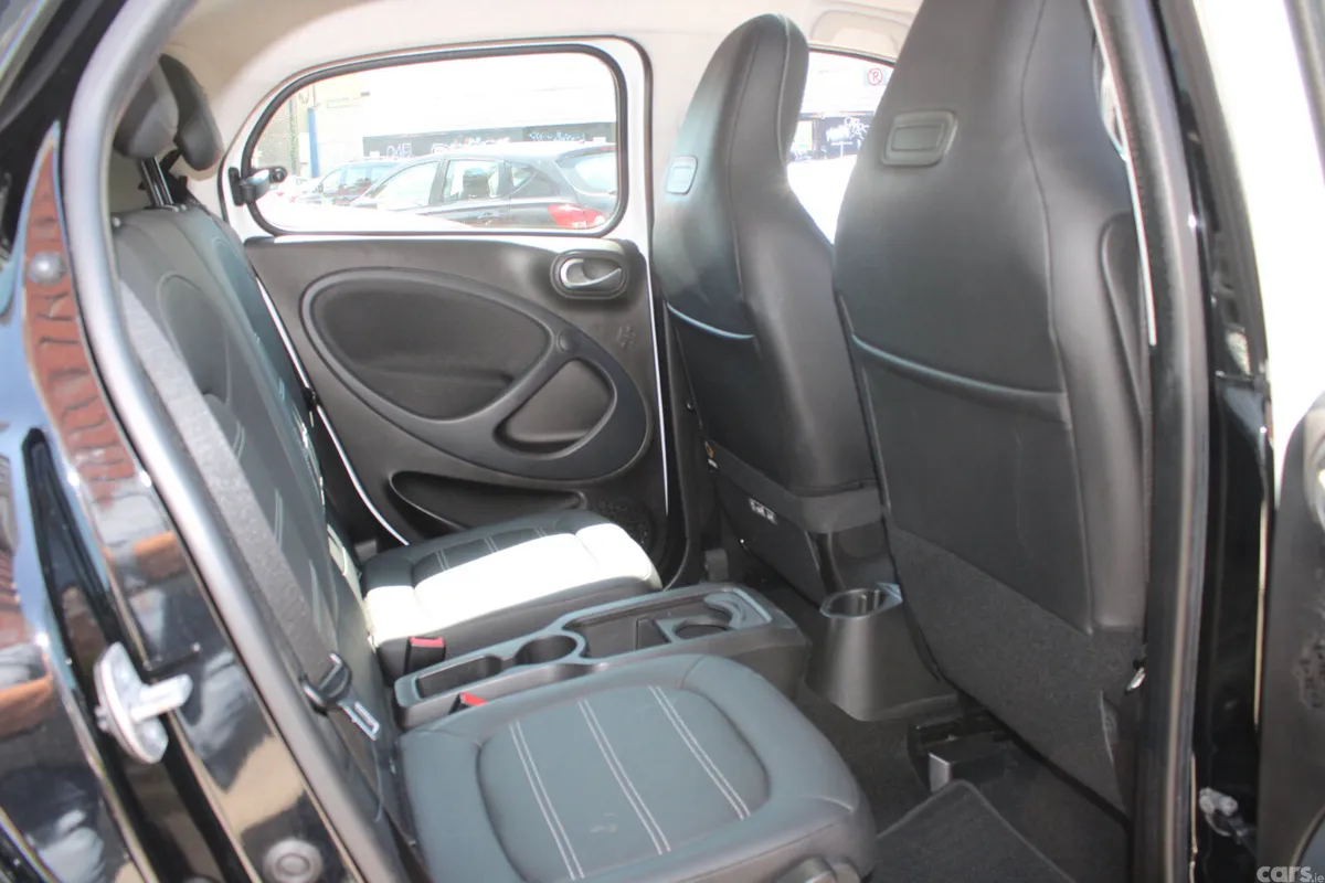 Smart Forfour Hatchback, Petrol, 2018, White