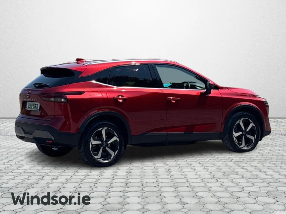 Nissan Qashqai MPV, Petrol, 2023, Red