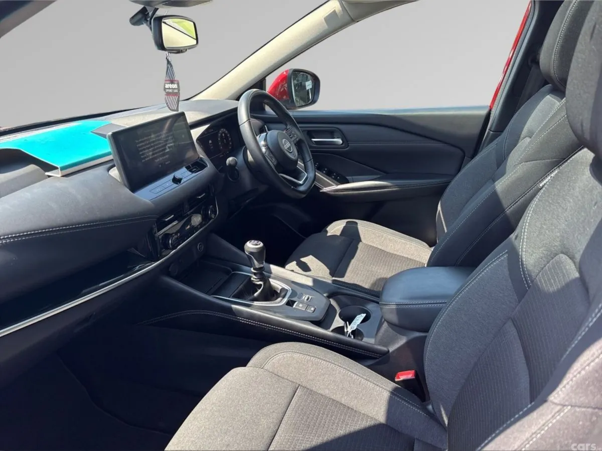 Nissan Qashqai MPV, Petrol, 2023, Red