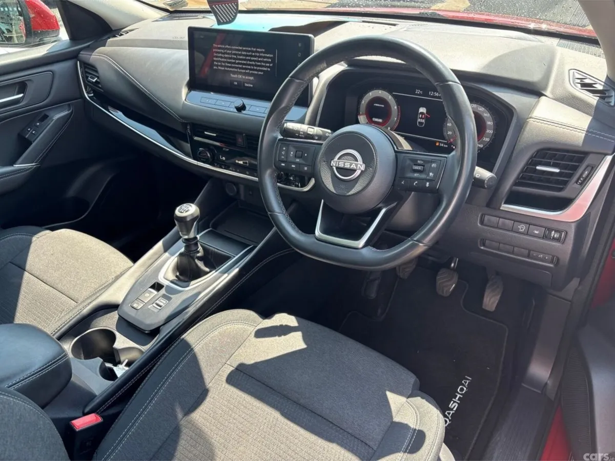 Nissan Qashqai MPV, Petrol, 2023, Red