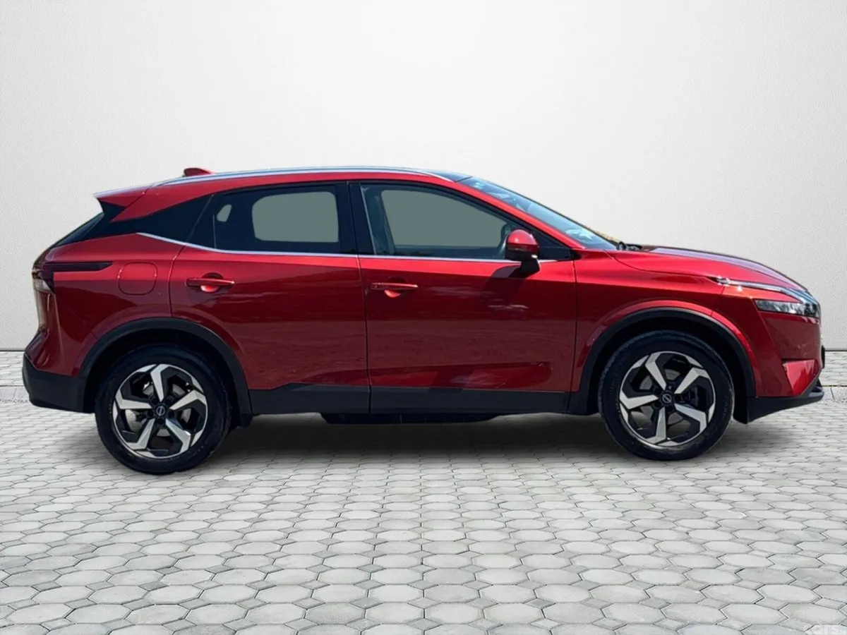 Nissan Qashqai MPV, Petrol, 2023, Red