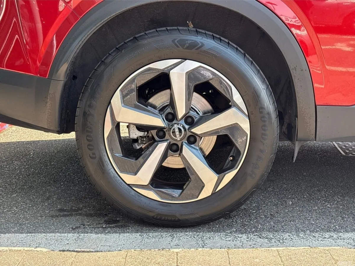Nissan Qashqai MPV, Petrol, 2023, Red