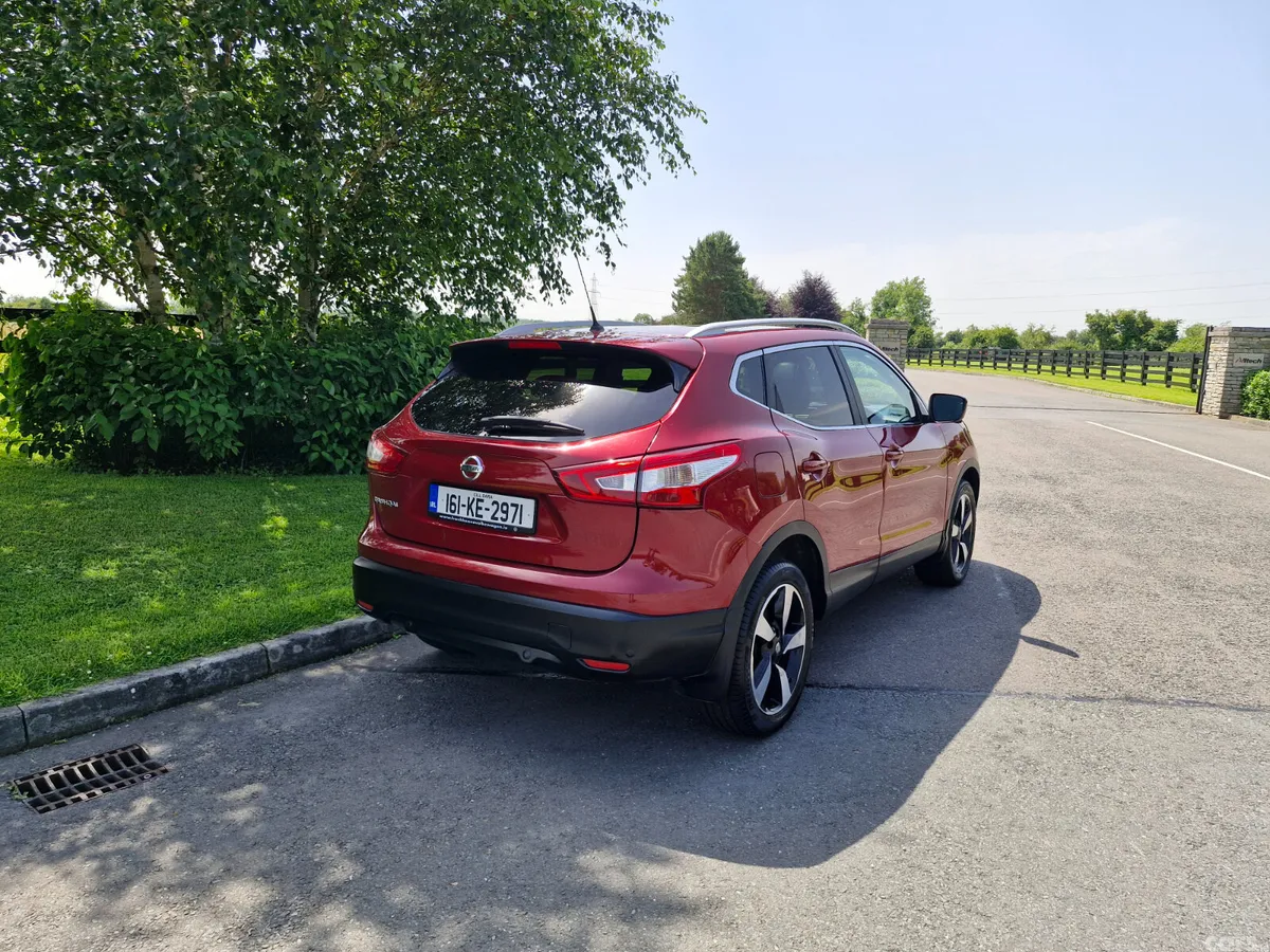 Nissan Qashqai Hatchback, Petrol, 2016, Red