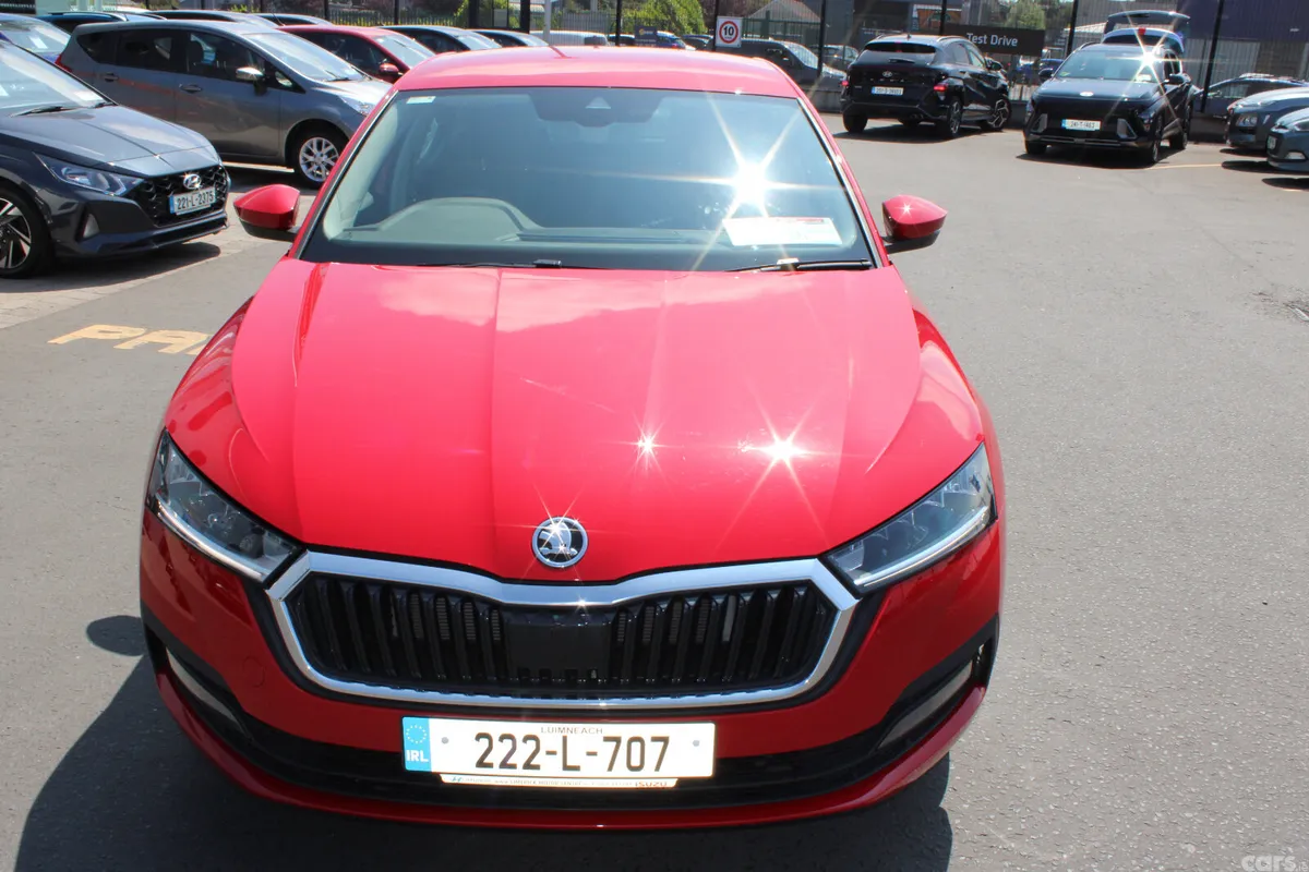 Skoda Octavia Saloon, Petrol, 2022, Red