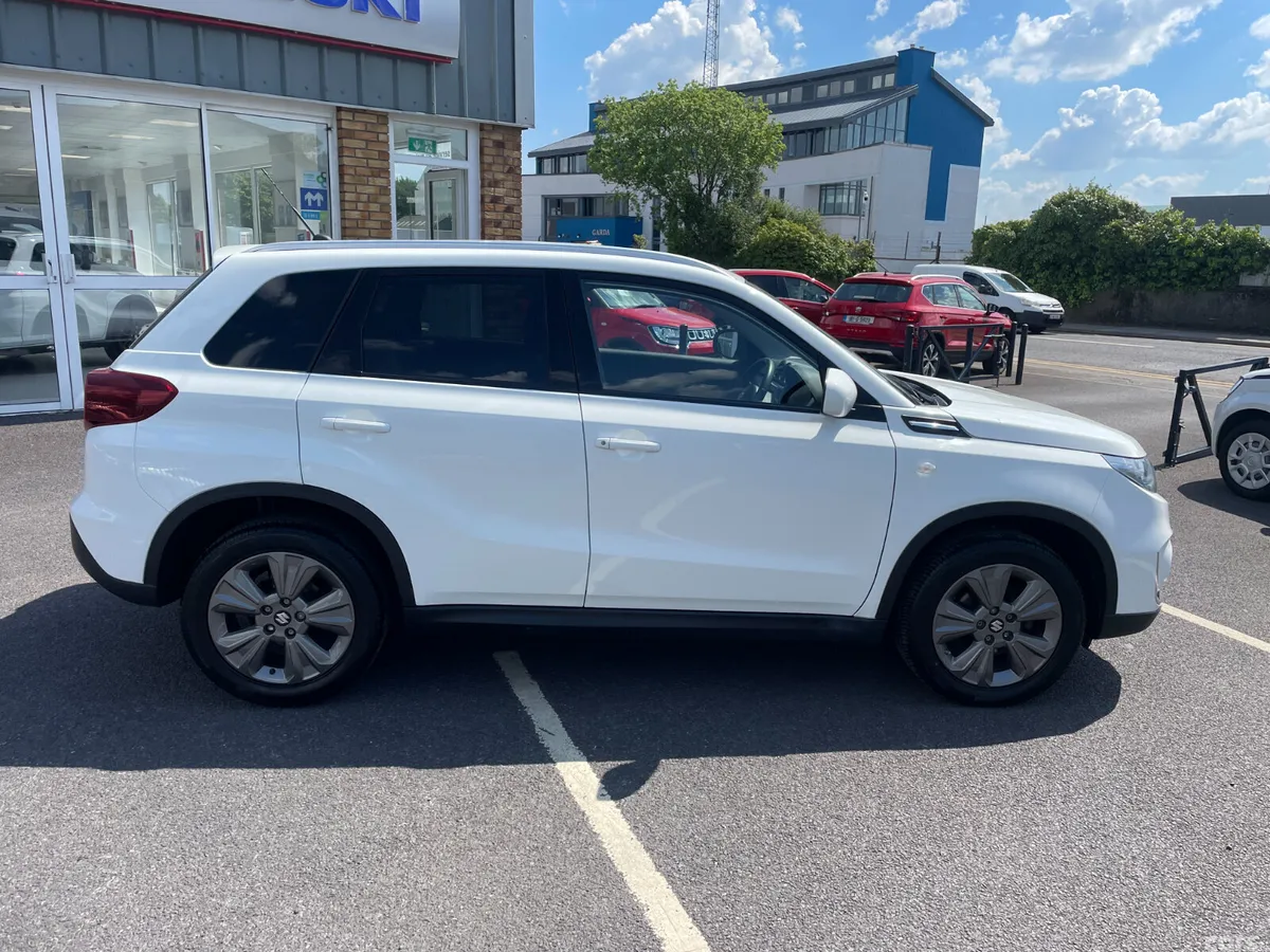 Suzuki Vitara SUV, Petrol Hybrid, 2022, White