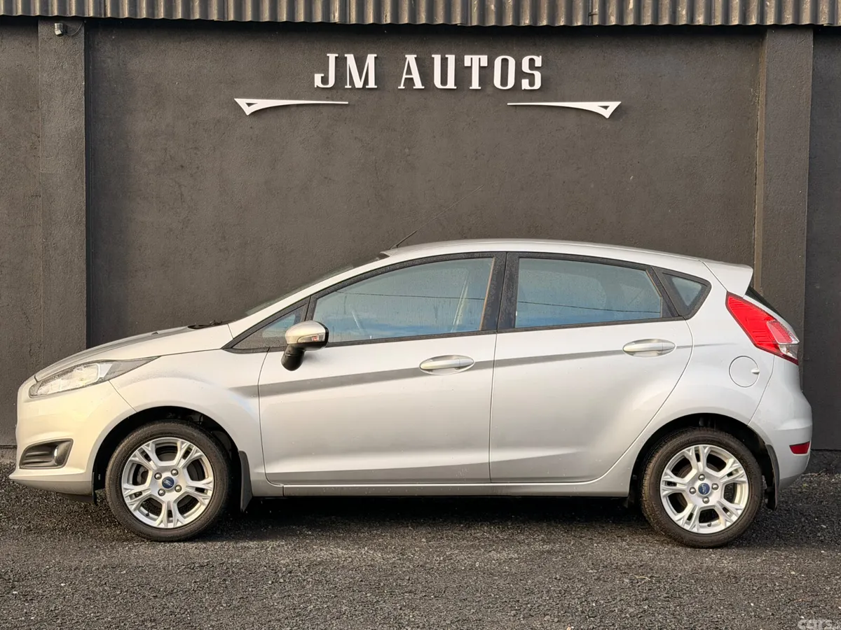 Ford Fiesta Hatchback, Petrol, 2016, Silver