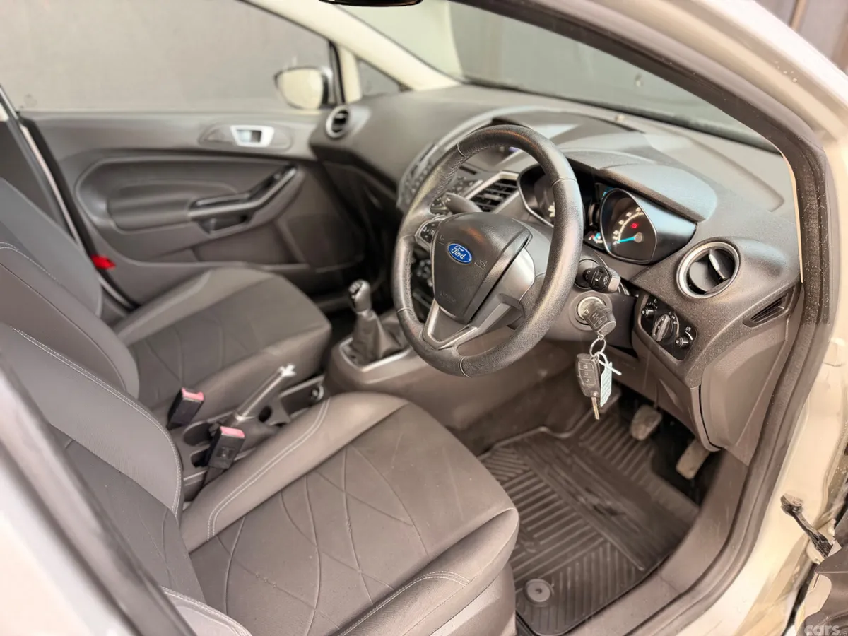Ford Fiesta Hatchback, Petrol, 2016, Silver
