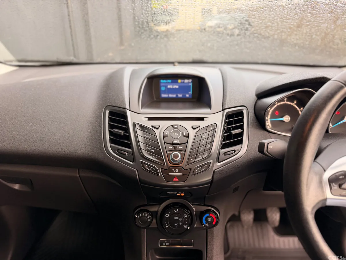 Ford Fiesta Hatchback, Petrol, 2016, Silver