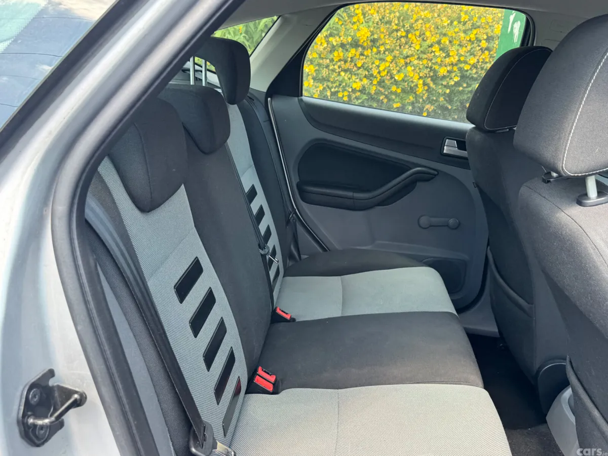 Ford Focus Hatchback, Diesel, 2011, Silver
