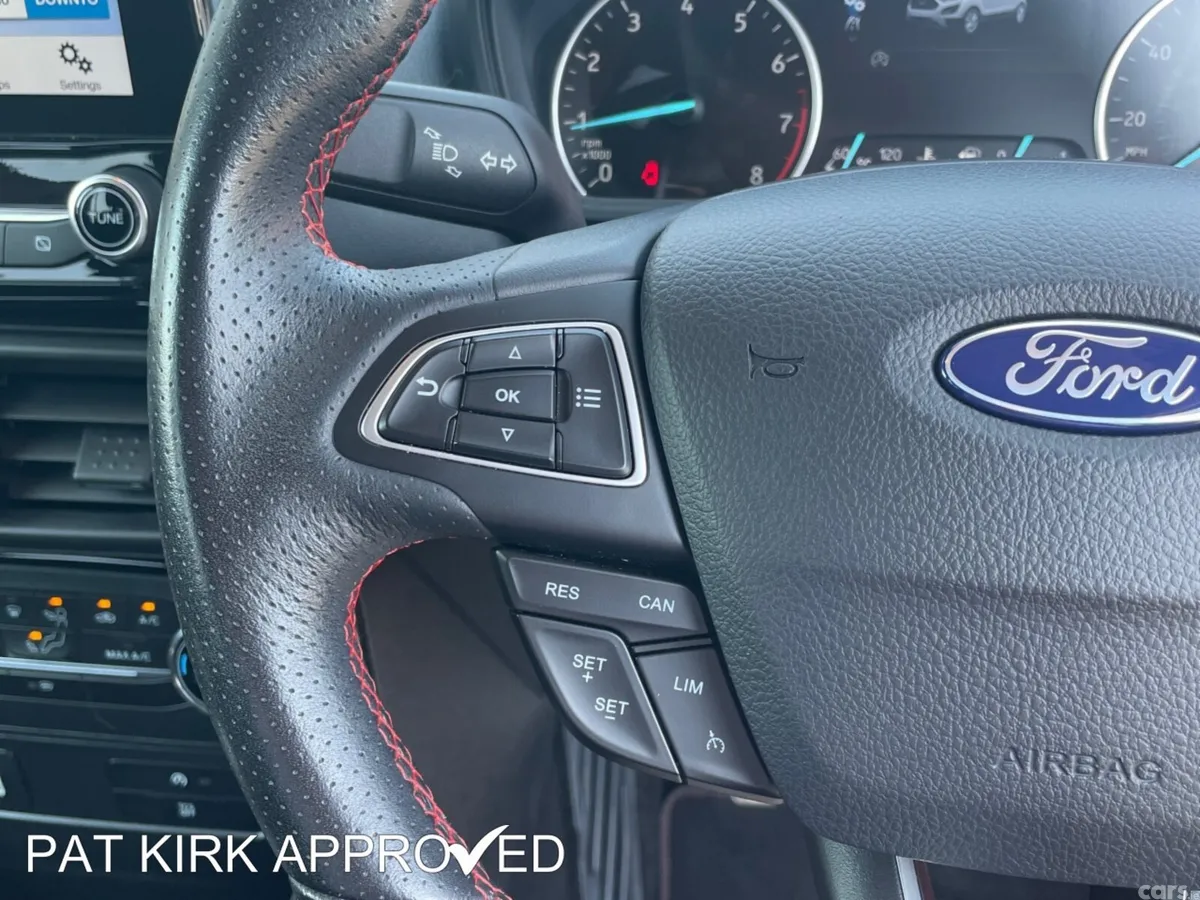 Ford EcoSport Hatchback, Petrol, 2018, Red