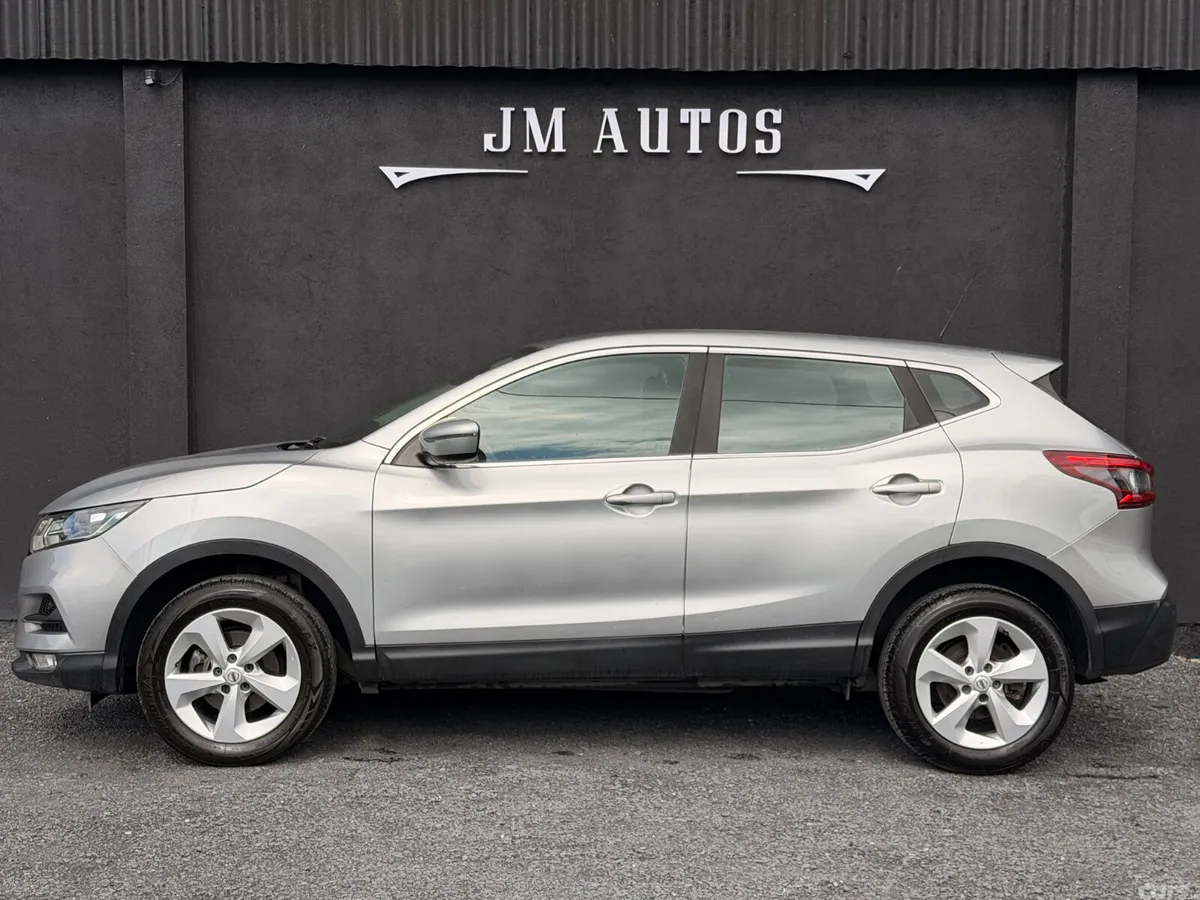 Nissan Qashqai SUV, Petrol, 2017, Silver