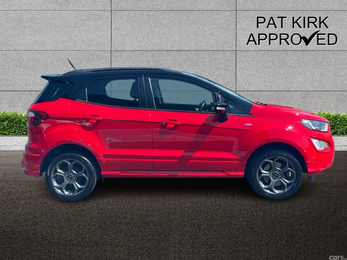 Ford EcoSport Hatchback, Petrol, 2018, Red