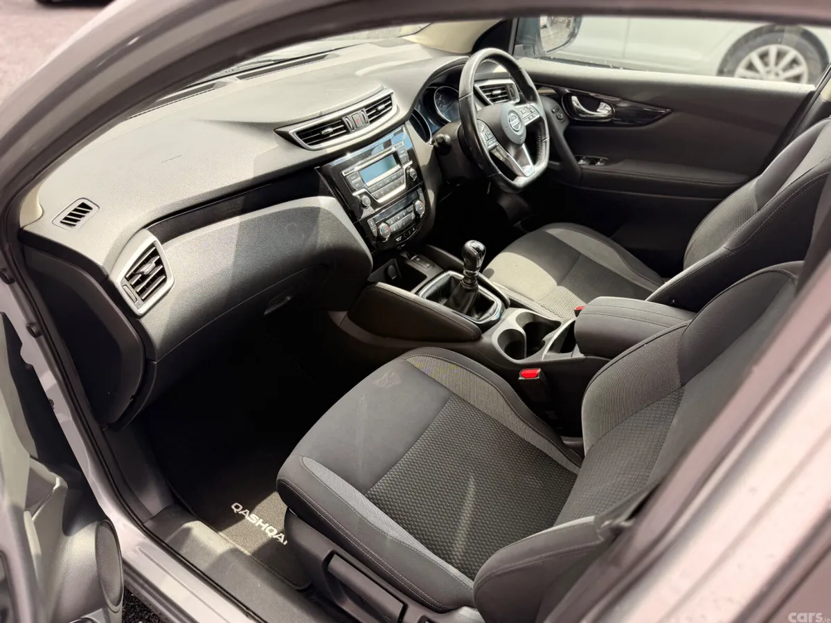 Nissan Qashqai SUV, Petrol, 2017, Silver