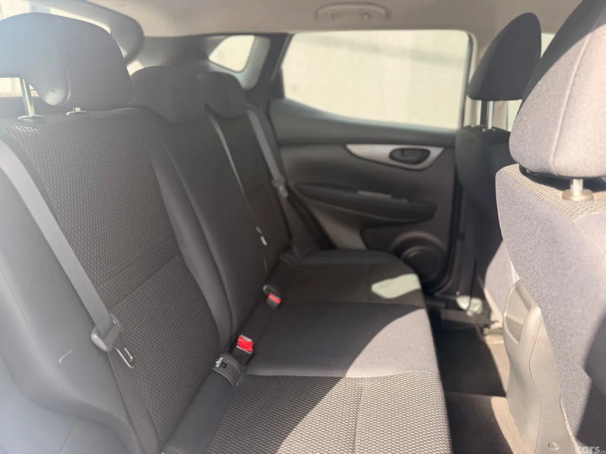 Nissan Qashqai Hatchback, Petrol, 2014, Silver