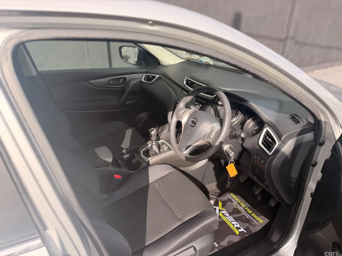 Nissan Qashqai Hatchback, Petrol, 2014, Silver