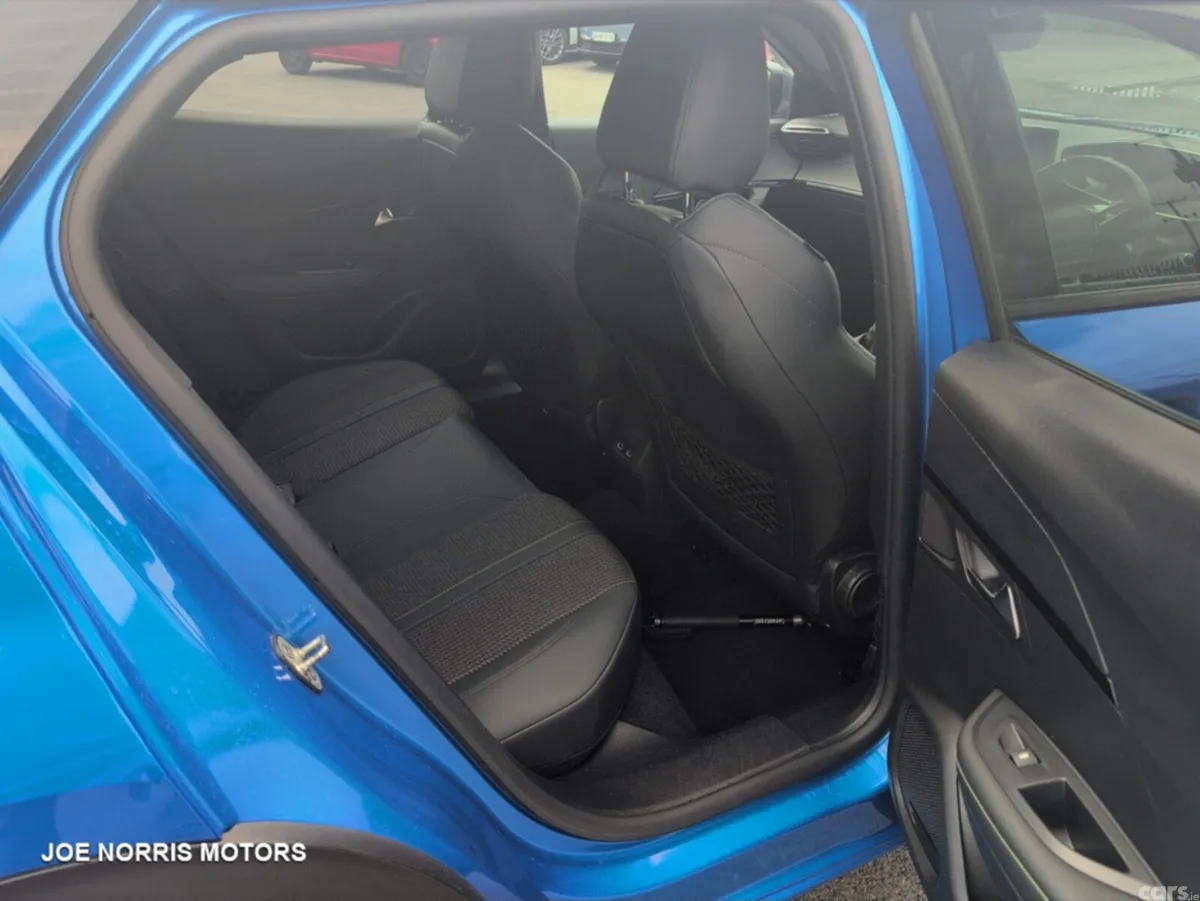 Peugeot 2008 MPV, Petrol, 2022, Blue
