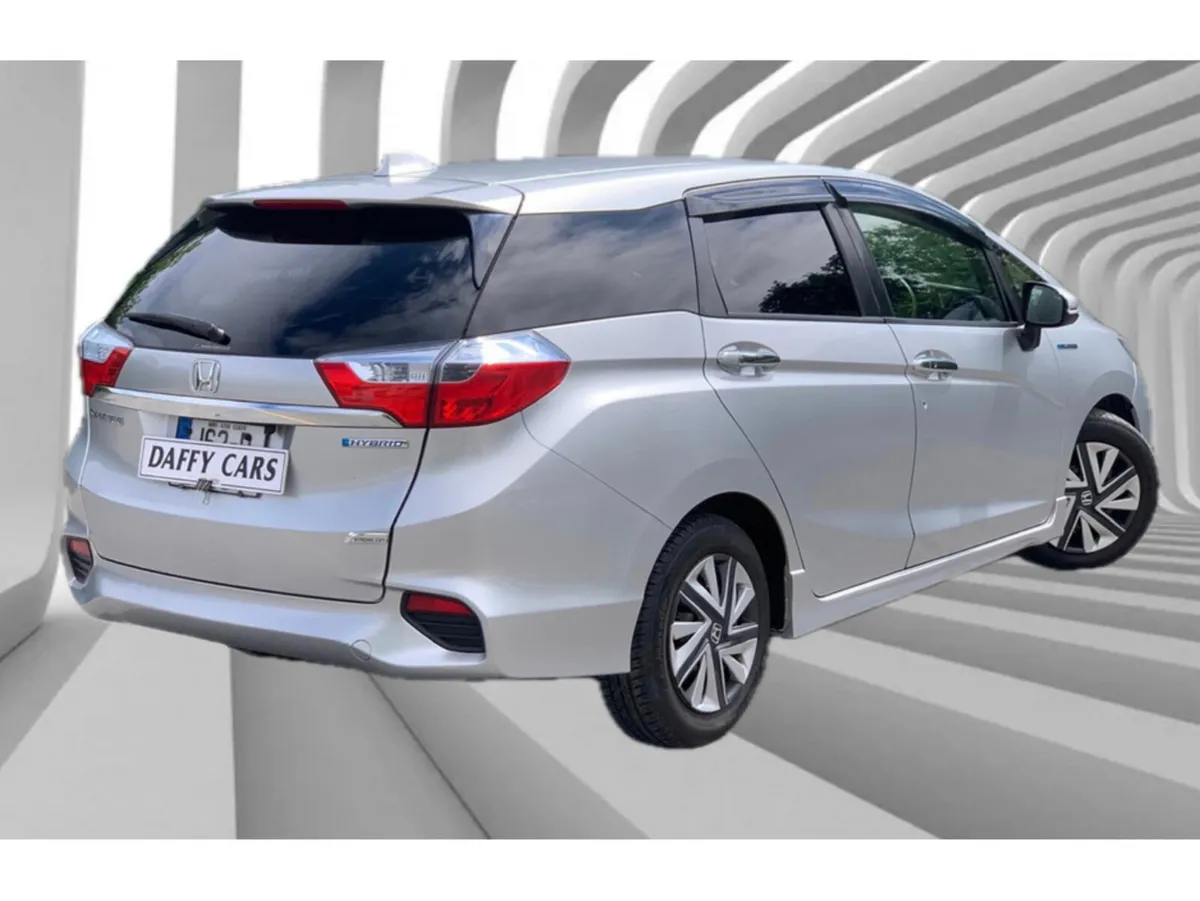 Honda Shuttle MPV, Petrol Hybrid, 2016, Silver