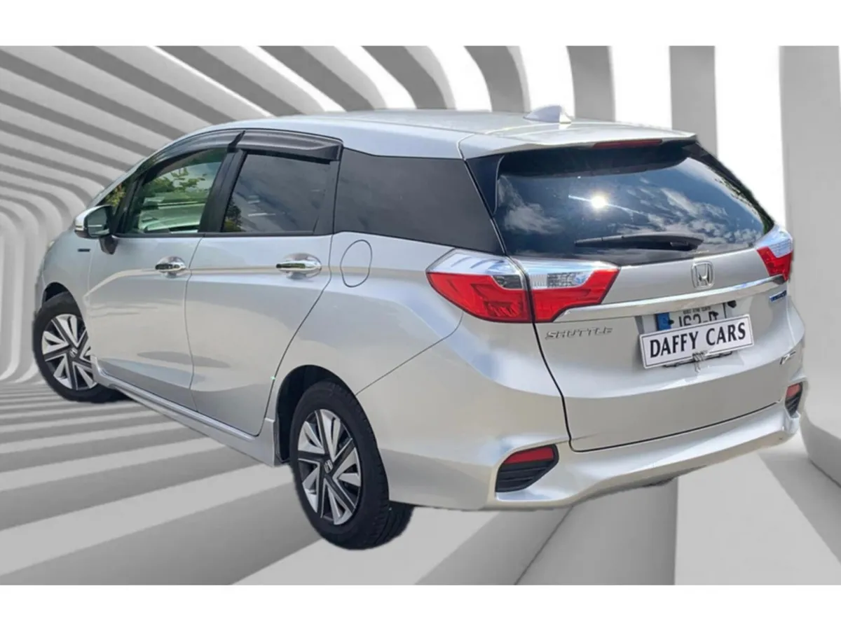 Honda Shuttle MPV, Petrol Hybrid, 2016, Silver