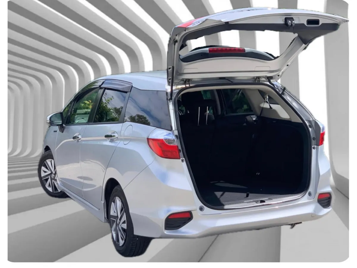 Honda Shuttle MPV, Petrol Hybrid, 2016, Silver