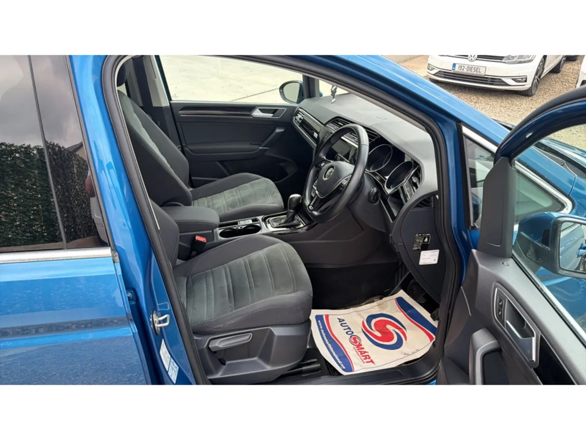 Volkswagen Touran MPV, Diesel, 2020, Blue