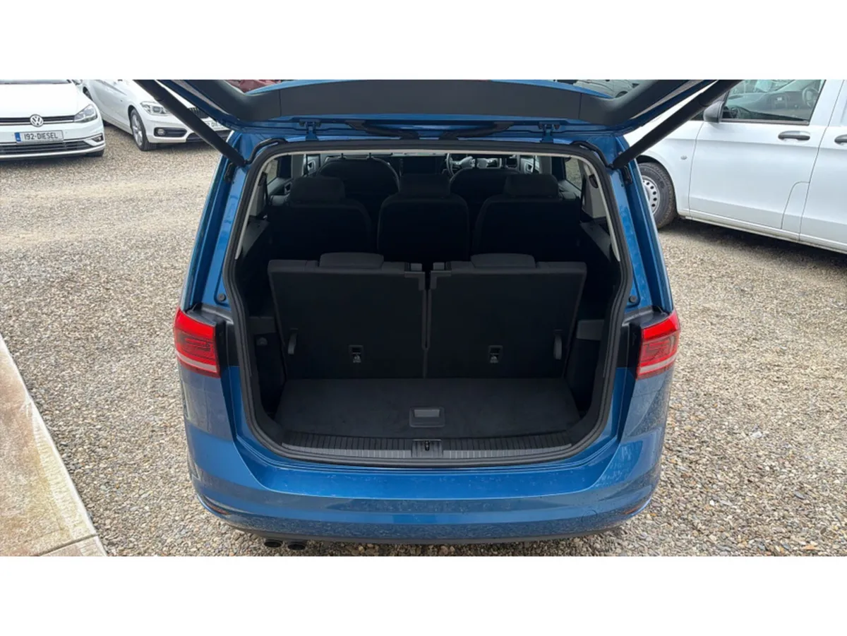 Volkswagen Touran MPV, Diesel, 2020, Blue