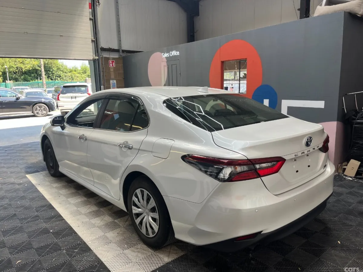 Toyota Camry Saloon, Petrol, 2021, White