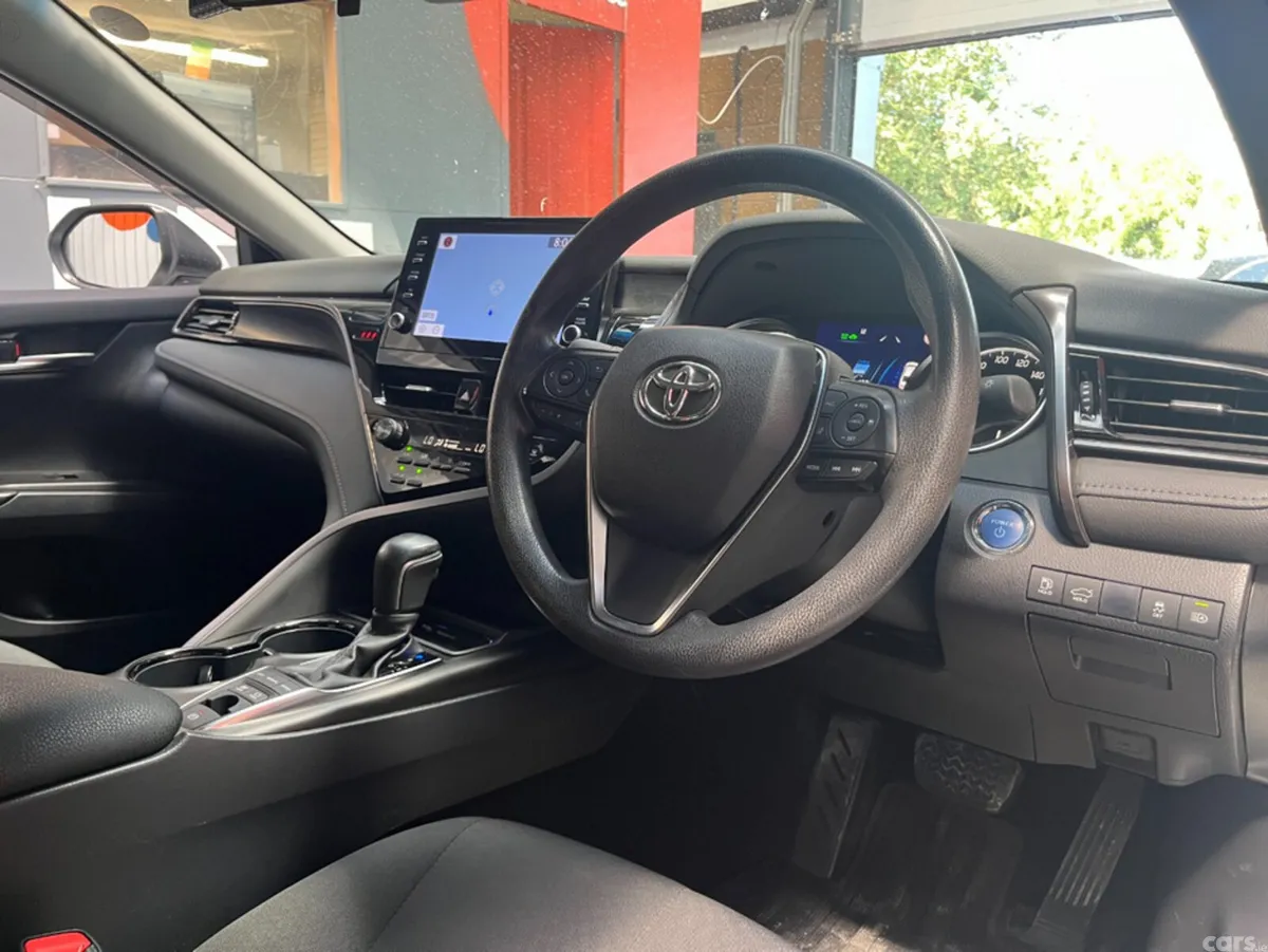 Toyota Camry Saloon, Petrol, 2021, White
