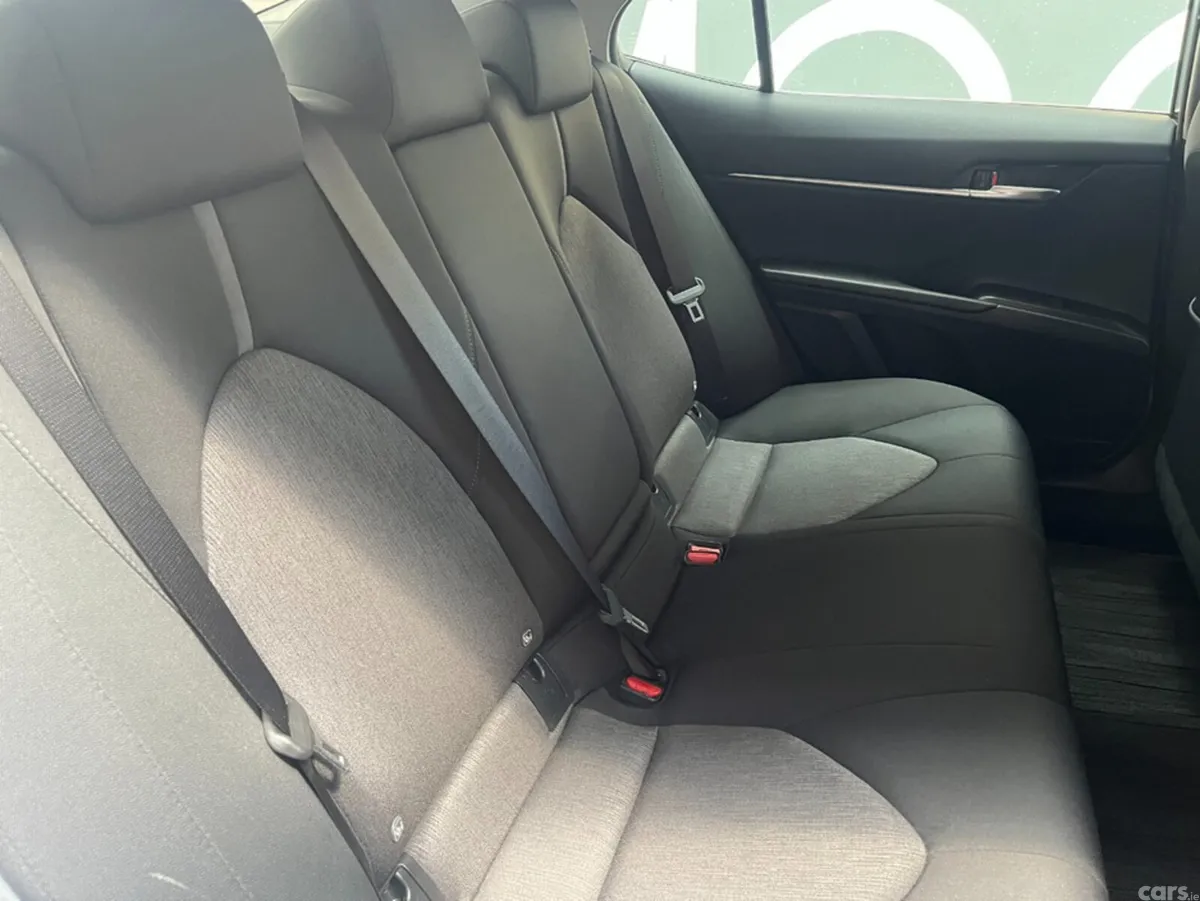 Toyota Camry Saloon, Petrol, 2021, White