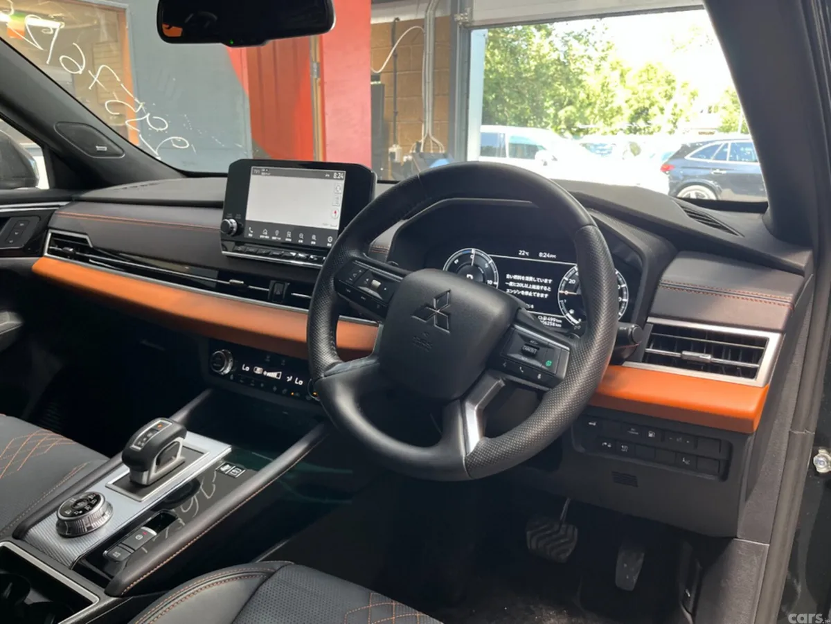 Mitsubishi Outlander SUV, Petrol Plug-in Hybrid, 2024, White