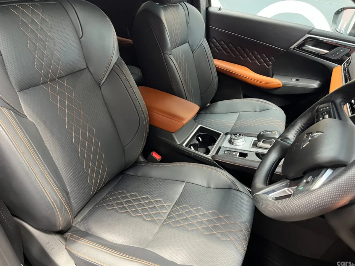 Mitsubishi Outlander SUV, Petrol Plug-in Hybrid, 2024, White