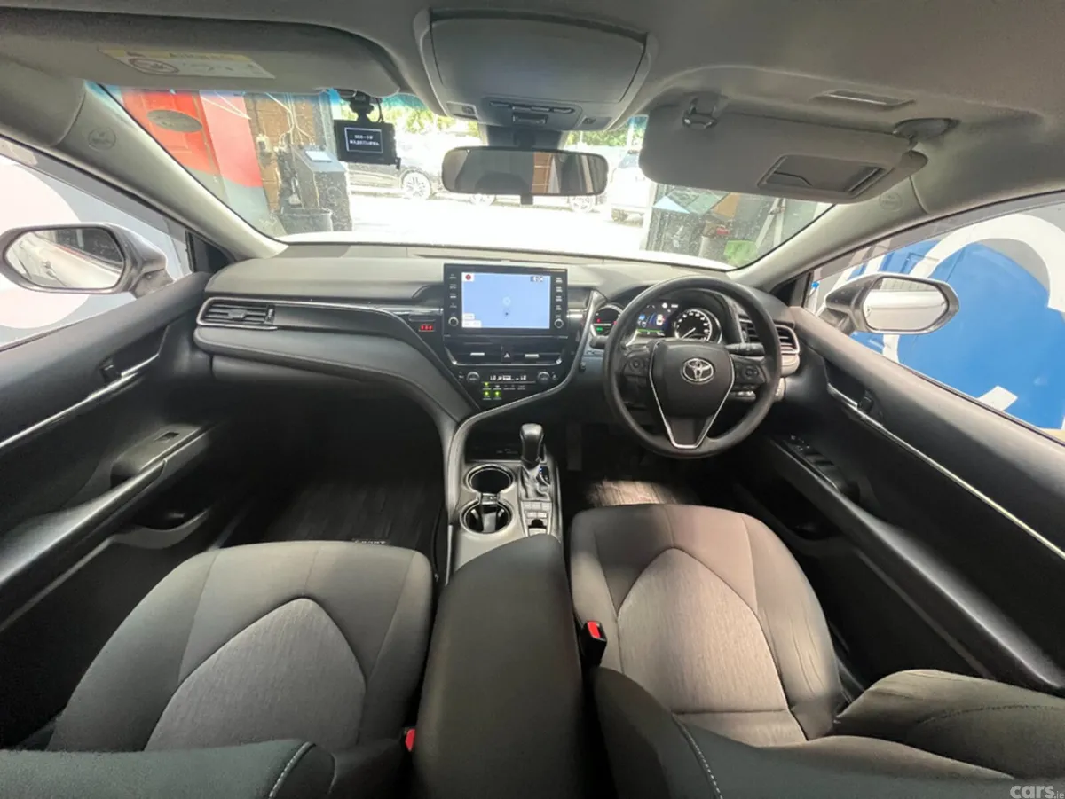 Toyota Camry Saloon, Petrol, 2021, White