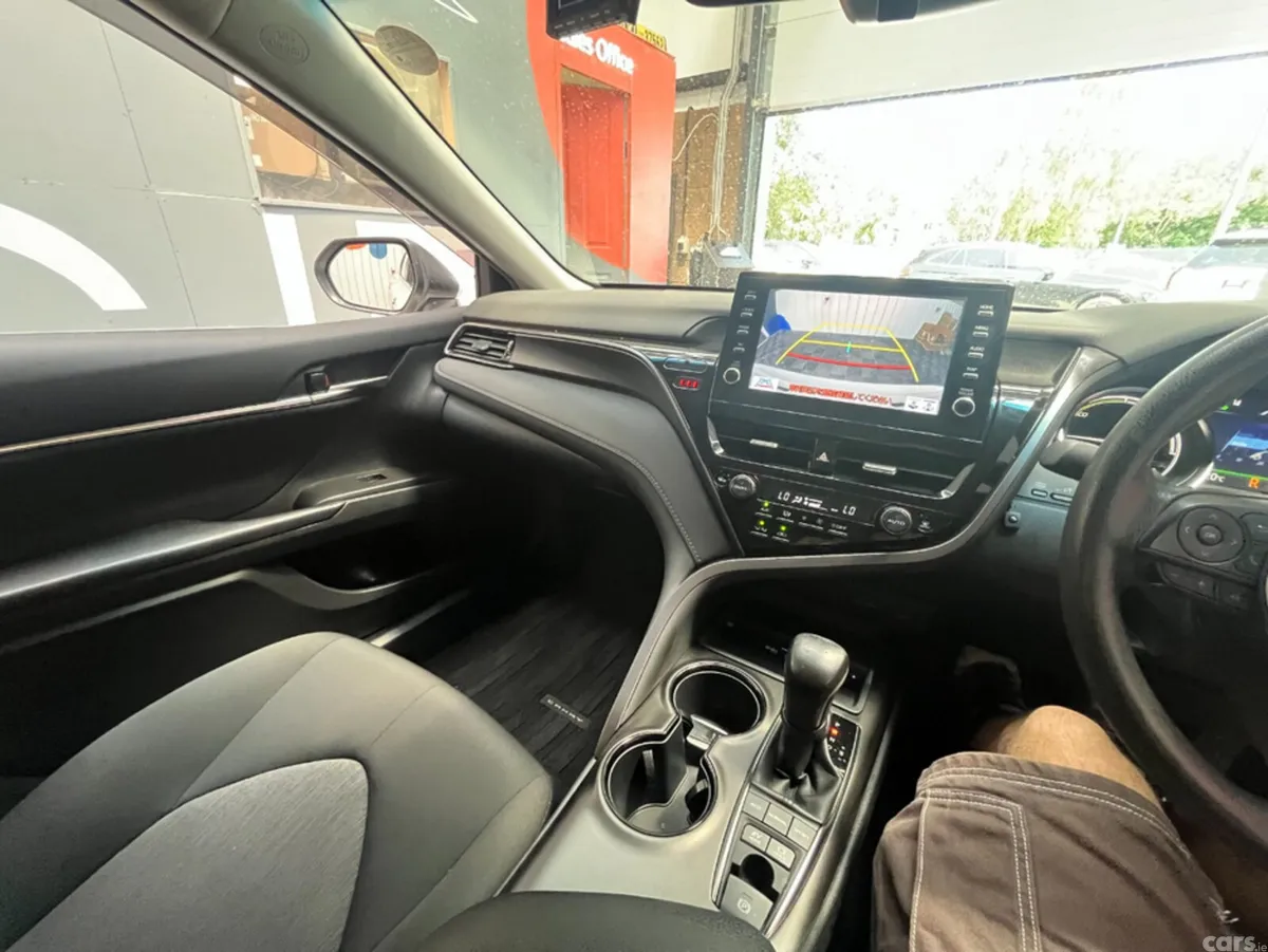 Toyota Camry Saloon, Petrol, 2021, White