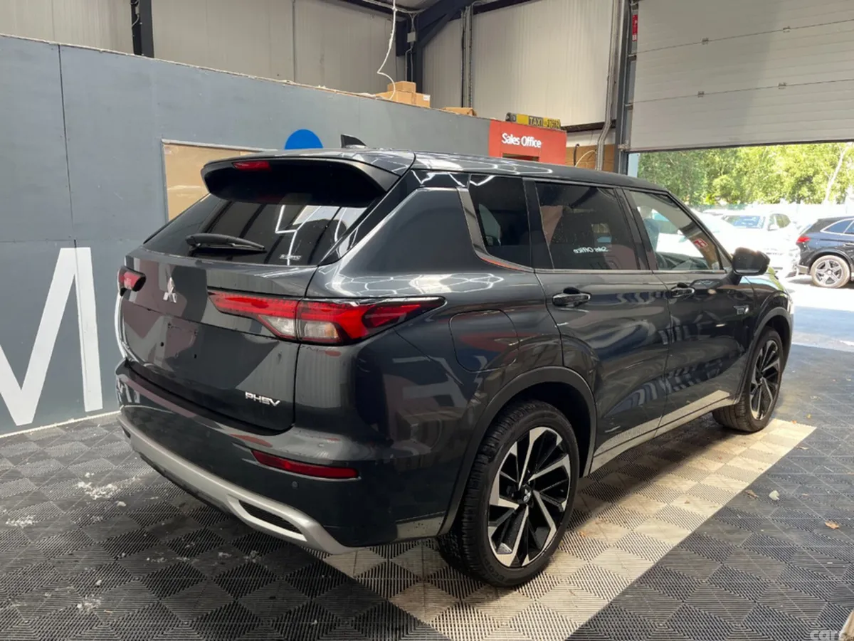 Mitsubishi Outlander SUV, Petrol Plug-in Hybrid, 2024, Black