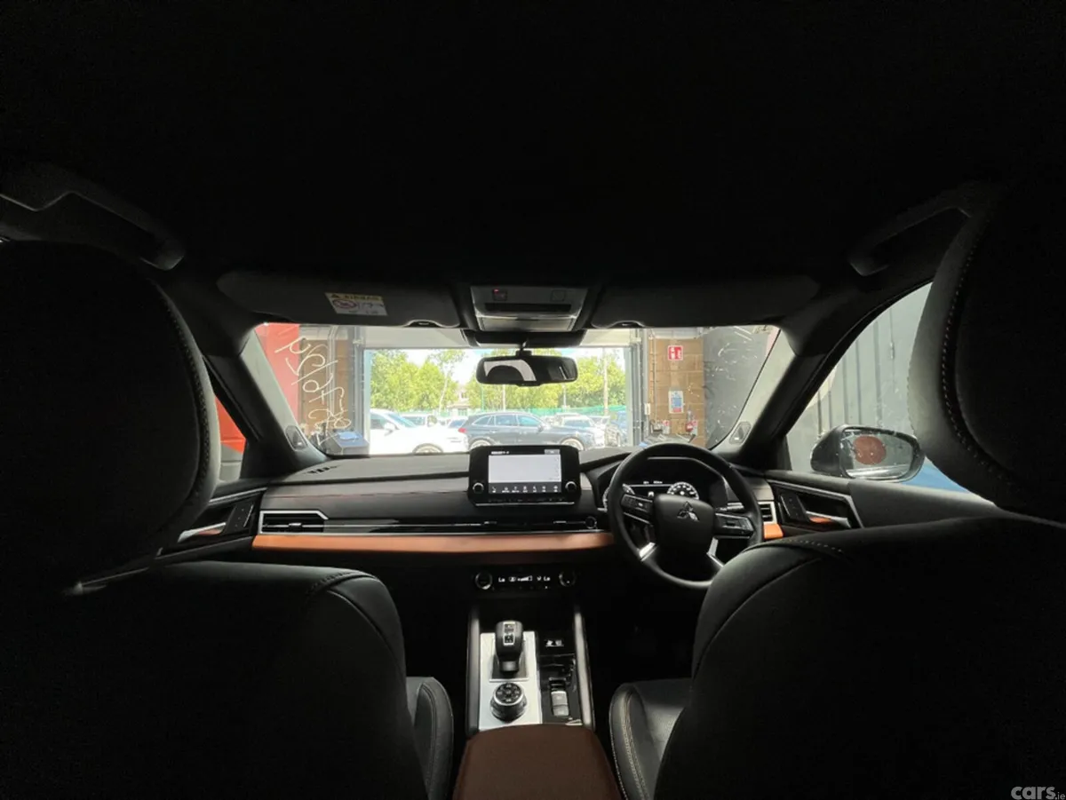 Mitsubishi Outlander SUV, Petrol Plug-in Hybrid, 2024, White