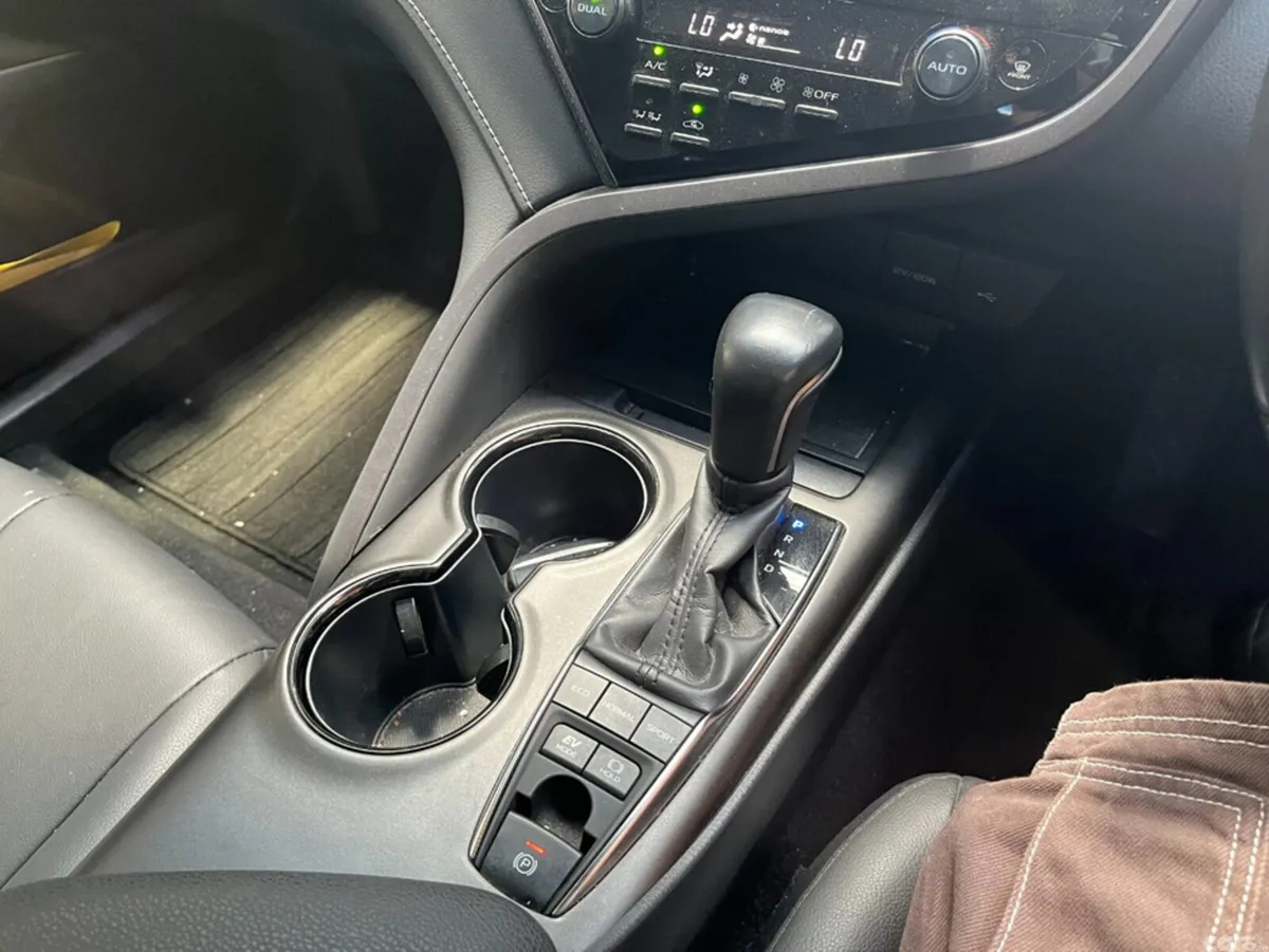 Toyota Camry Saloon, Petrol, 2023, Black