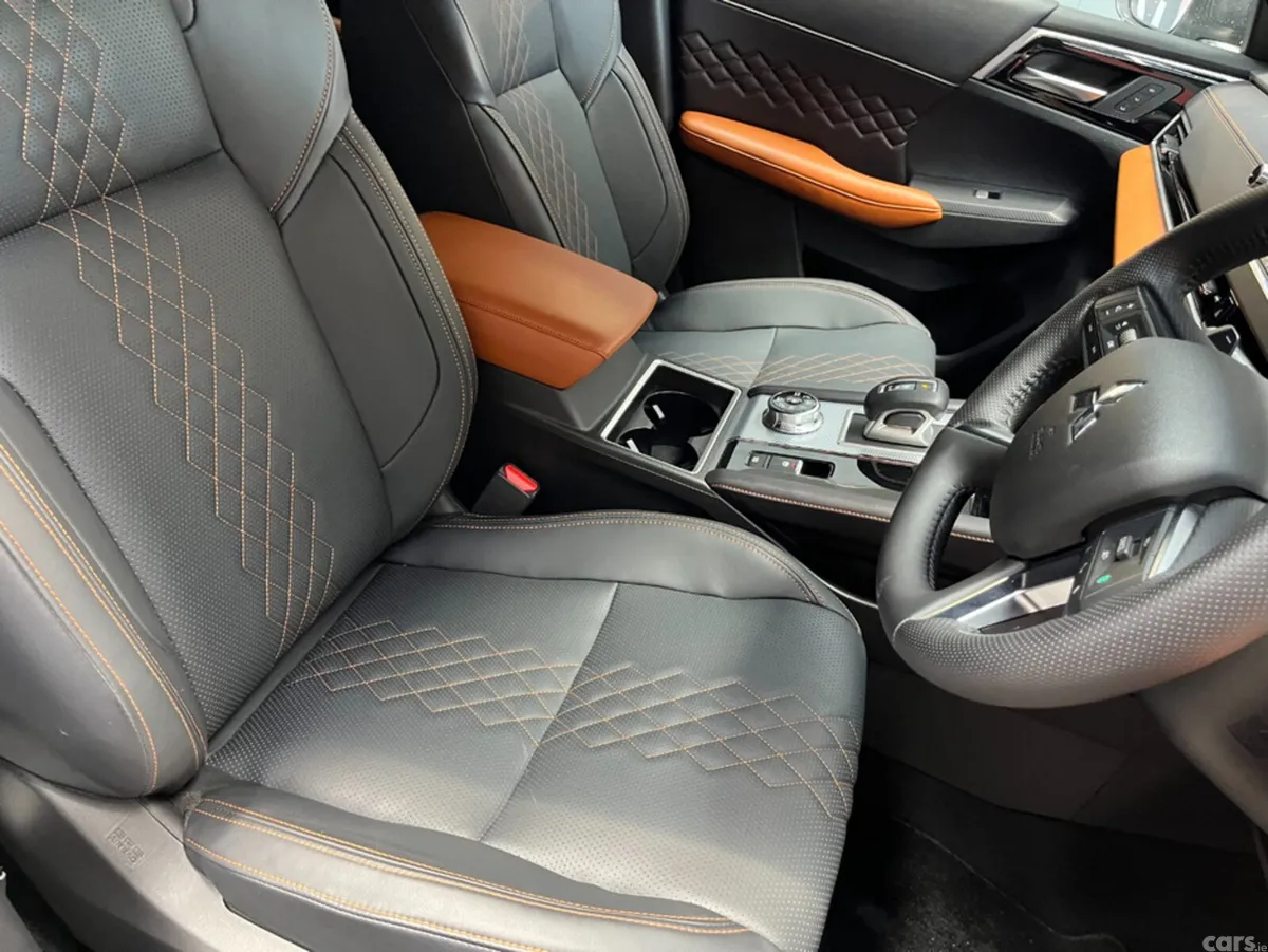 Mitsubishi Outlander SUV, Petrol Plug-in Hybrid, 2024, Black