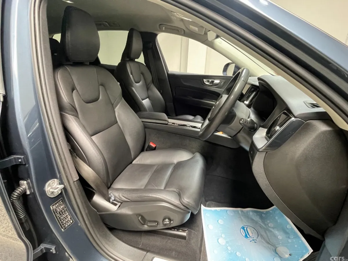 Volvo XC60 SUV, Diesel, 2023, Blue