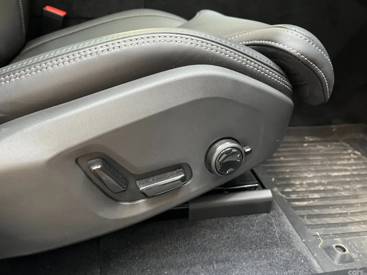 Volvo XC60 SUV, Petrol Plug-in Hybrid, 2025, Black