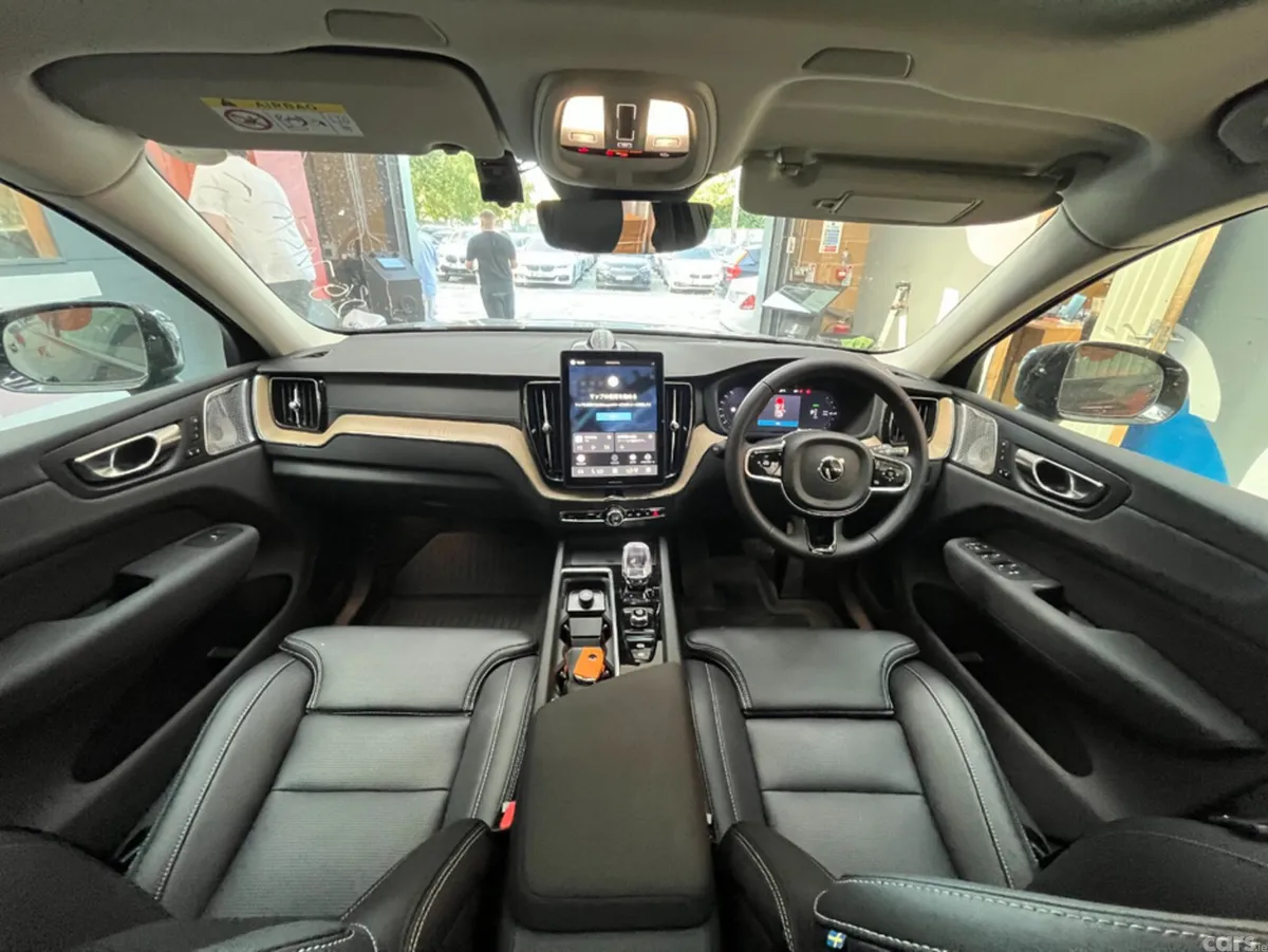 Volvo XC60 SUV, Petrol Plug-in Hybrid, 2025, Black