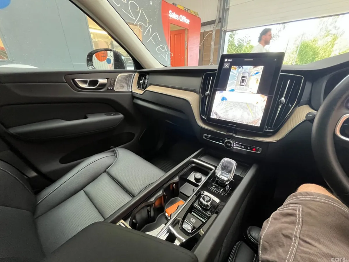 Volvo XC60 SUV, Petrol Plug-in Hybrid, 2025, Black